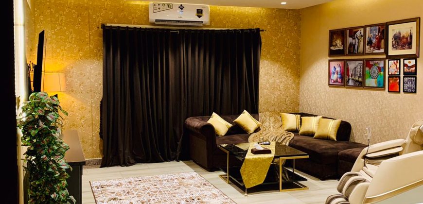 Royal By 2nd Home