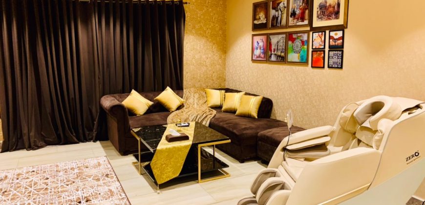 Royal By 2nd Home